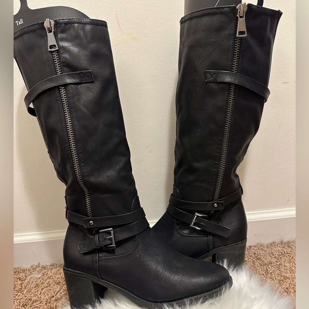 WIDE👢Wet Seal 💕🦭 black heeled tall boots. Wide width with stretch-gore calf.